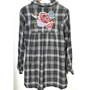 Tolani Collection Shirt Womens XS Plaid Embroidered Floral Pockets Button Down